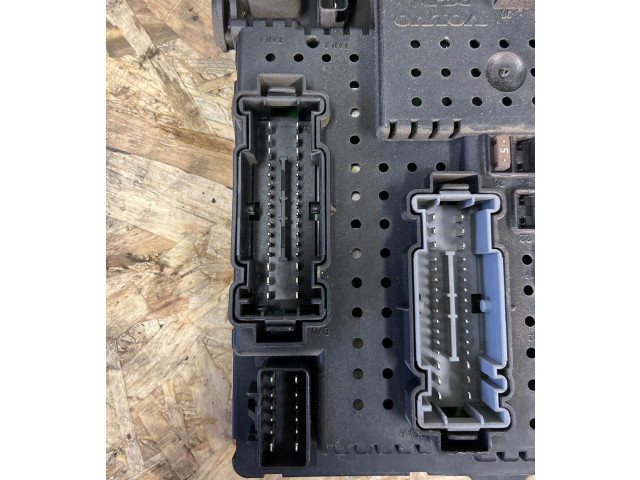 Блок предохранителей 28017881, 30728512 Volvo V70