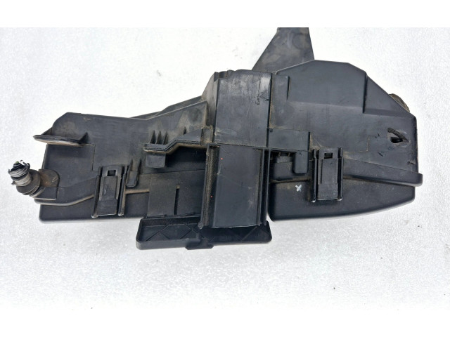 Блок предохранителей  9494210   Volvo V70    