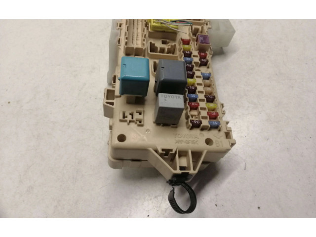 Блок предохранителей  892210F010, 06030623430802   Toyota Corolla Verso E121    