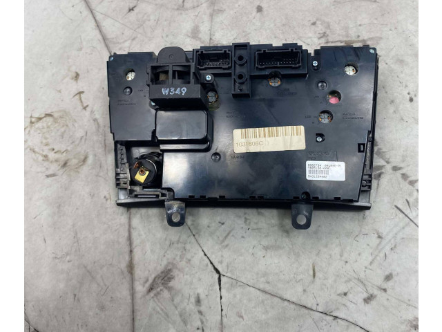 Блок управления климат-контролем 8682734, 04W05E01 Volvo XC90