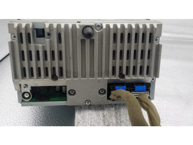 Радио/ проигрыватель CD/DVD / навигация