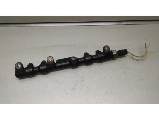 Топливная рампа 2S7Q9D280AE Ford Mondeo Mk III 2.0