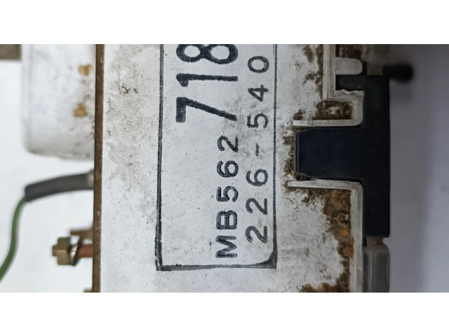 Přístrojová deska Mitsubishi Space Wagon 1990 MB562718