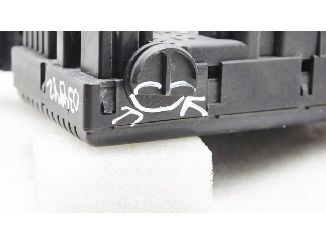 Блок предохранителей 8676391   Volvo V70    