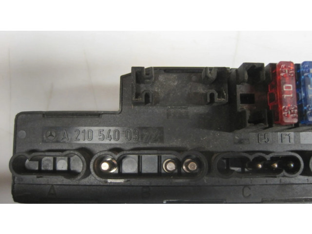 Pojistková skříňka 2105400372, A2105400372 Mercedes-Benz E W210 2002