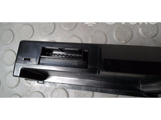 Pojistková skříňka Радио/ проигрыватель / навигация 13115968 Opel Zafira B 2006