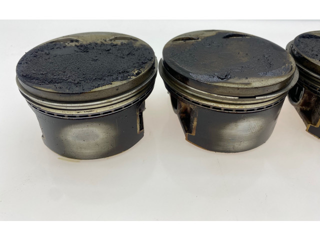 Píst HSB   Subaru Forester SF     