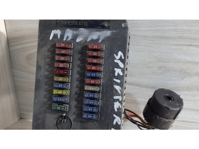 Pojistková skříňka A9015400350 Mercedes-Benz Sprinter W901 W902 W903 W904 2002