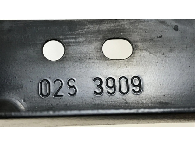 Другая деталь отсека двигателя