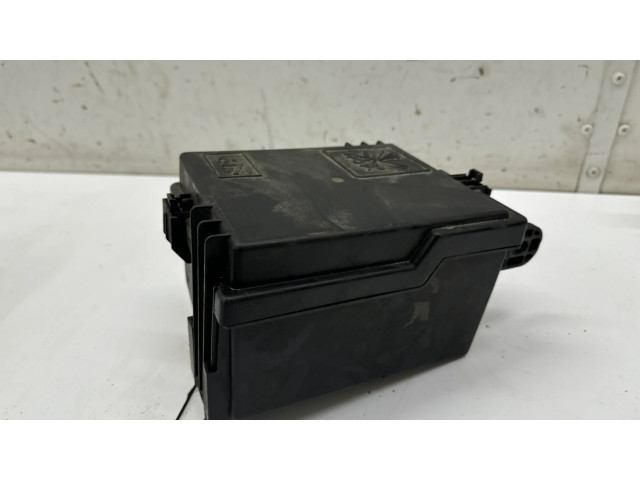 Блок предохранителей 243805284R Dacia Spring