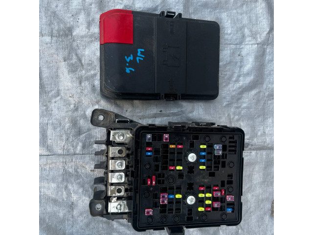 Блок предохранителей     Jeep Grand Cherokee WL    