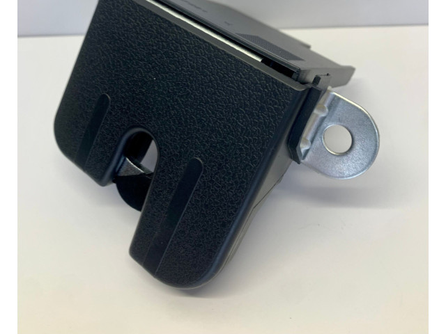 Замок багажника 5K0827505A, 5M0827505    Volkswagen Golf VI 2008 - 2013 года