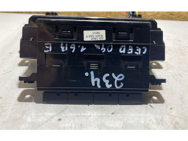 Экран/ дисплей / маленький экран 95710-1H100   KIA Ceed    