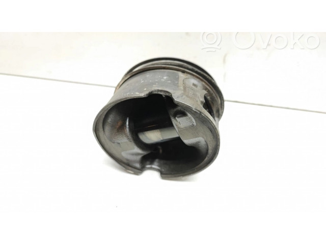 Píst 0840BB BMW 5 E60 E61 pro naftový motor 2.0