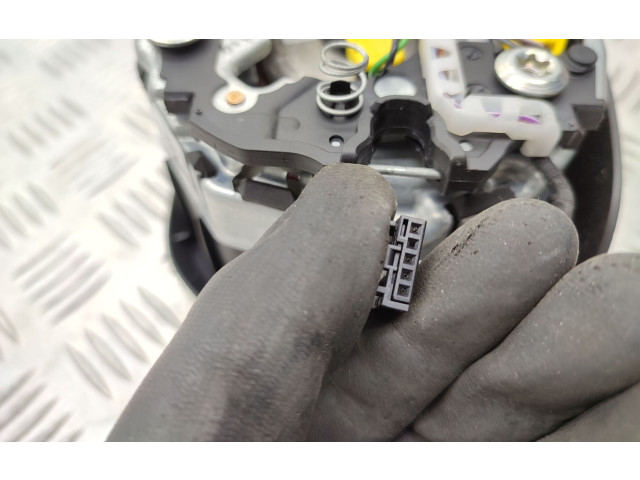 Подушка безопасности водителя 5G0880201R Volkswagen Golf Sportsvan