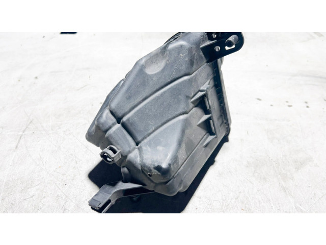 Расширительный бачок охлаждающей жидкости    