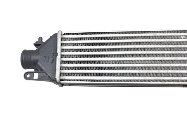 Интеркулер 50539340, 50532811 Alfa Romeo Giulietta