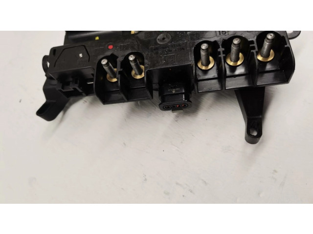 Узел подключения плюсовых проводов