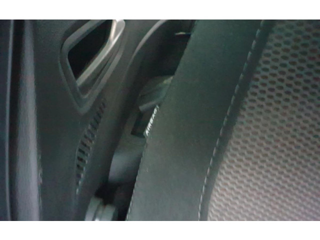 Подушка безопасности в сиденье    Renault Clio V