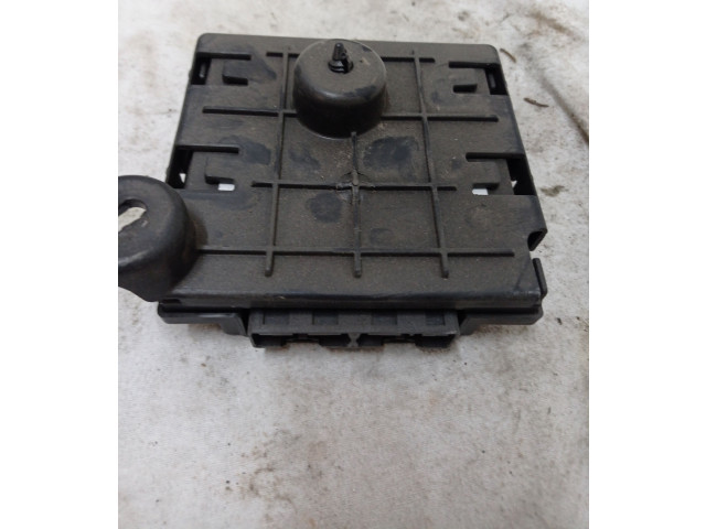 Ручка стеклоочистителей 13599065   Chevrolet Volt II