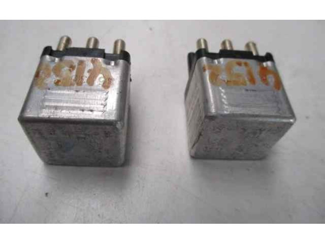 Pojistková skříňka Řídící jednotka BSM 015420219, 4RD00412200 Mrcedes-Benz E W124 1988