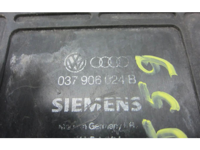 Блок управления двигателем Блок управления 037906024B Volkswagen Golf III