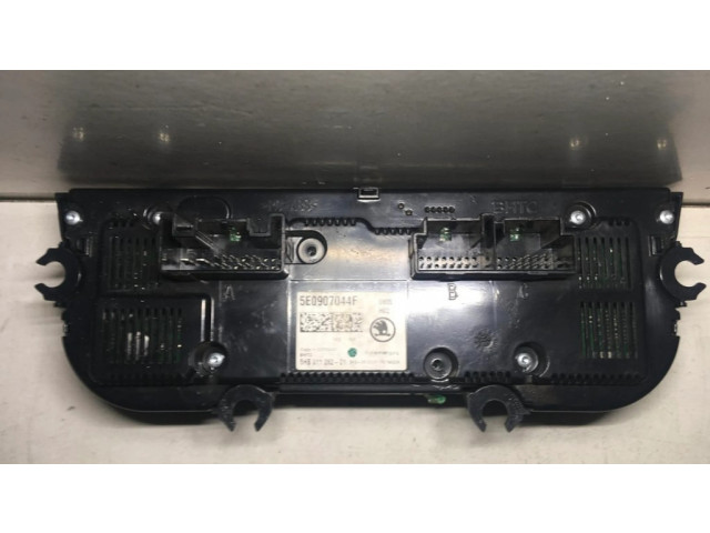 Блок управления климат-контролем 5E0907044F Skoda Octavia Mk3 (5E)