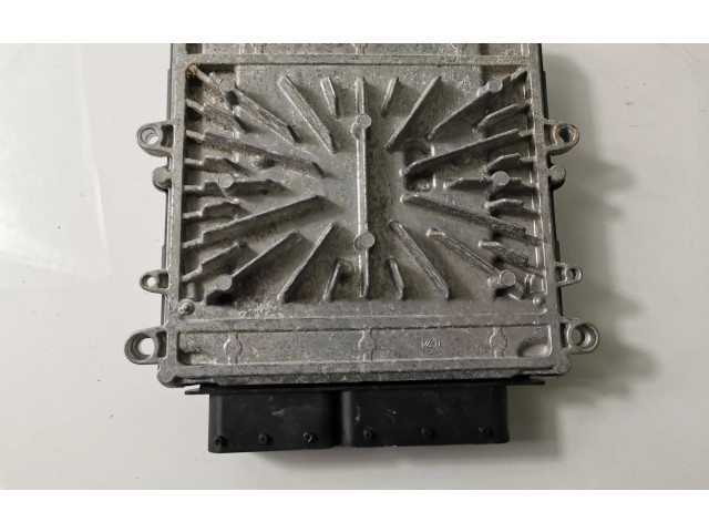 Блок управления двигателем Блок управления 31272462AA, 0281012765   Volvo V70