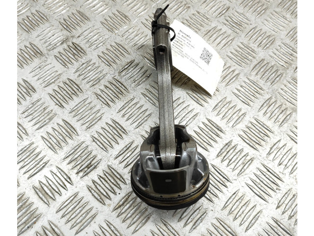 Поршень B 4204 T47 32298424, 31401957 Volvo XC40