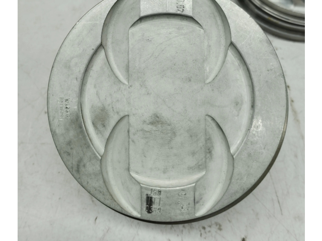 Поршень M116 1160300318, A1160300318 Mercedes-Benz S W126