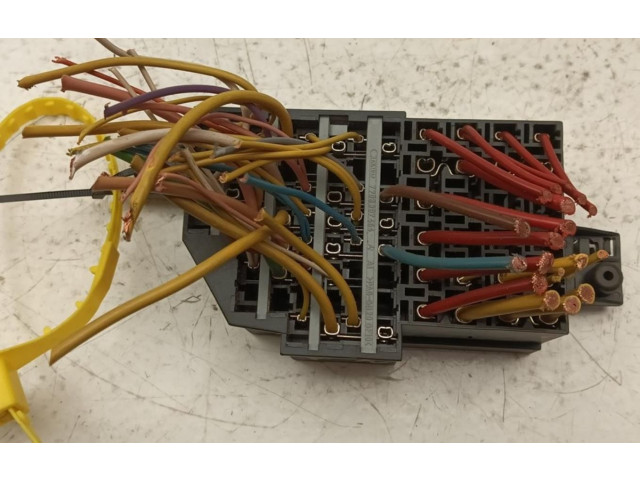 Блок предохранителей 7703297597 Dacia Logan I