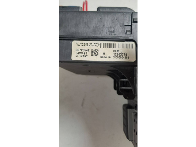 Блок предохранителей 30728542, 9869009000   Volvo V70    