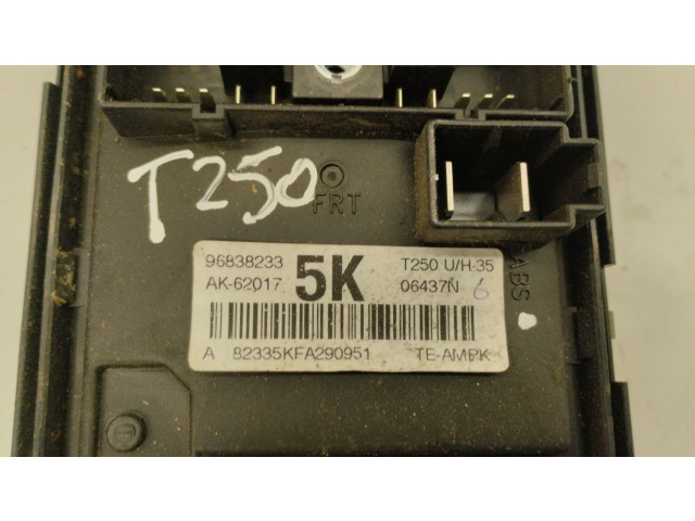 Блок предохранителей 96838233   Chevrolet Aveo    