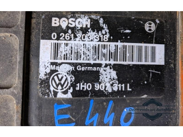 Блок управления двигателем Блок управления 0261203318, 1H0907311L Volkswagen Golf III