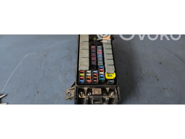 Блок предохранителей 911613E010 KIA Sorento