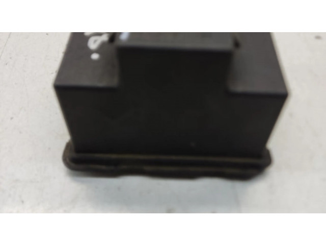 Крышка блока предохранителей 1K0937311B Audi A3 S3 8P