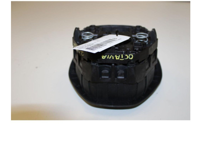 Подушка безопасности водителя 5E0880201B   Skoda Octavia Mk3 (5E)