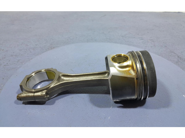 Поршень CFGB Skoda Superb B6 (3T)