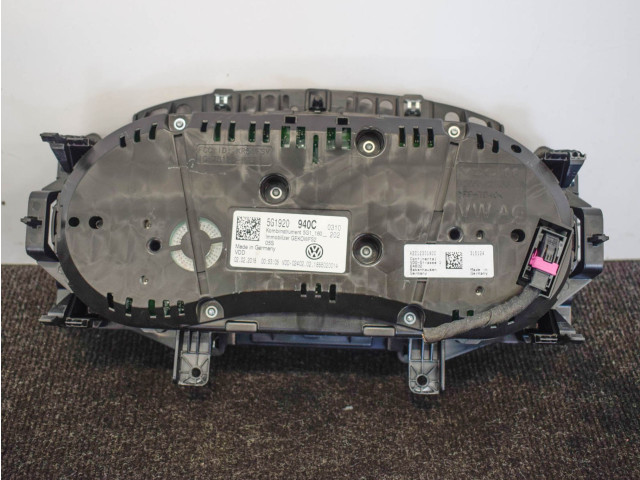 Панель приборов    Volkswagen Golf VII       