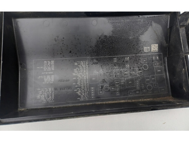 Ящик предохранителей (комплект)    Chevrolet Camaro