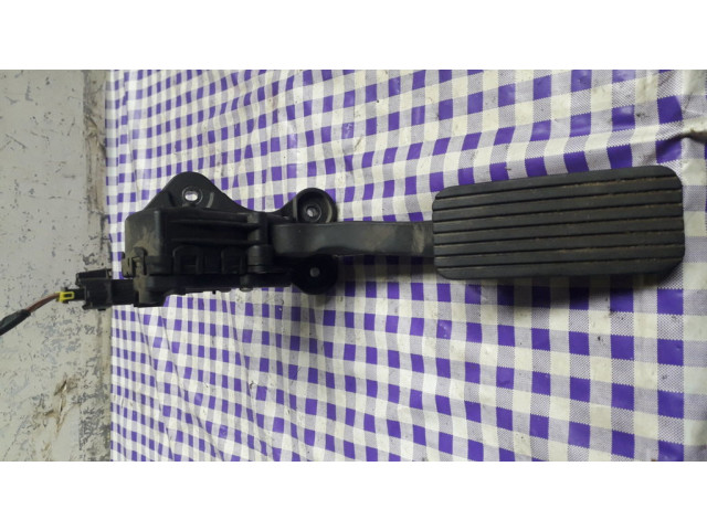 Педаль акселератора