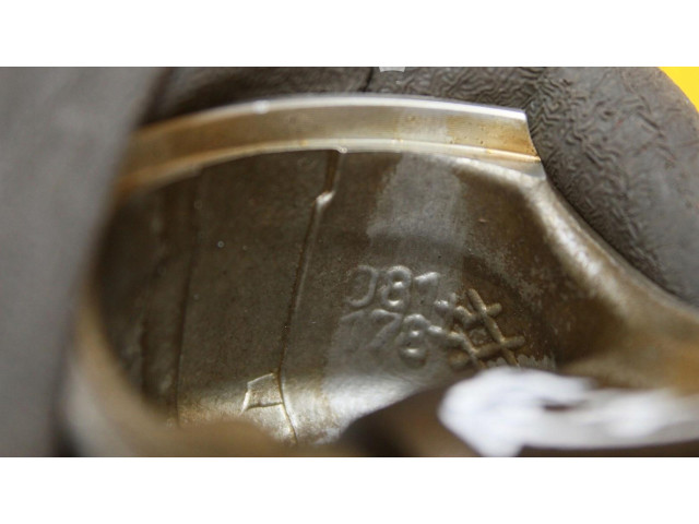  Поршень с шатуном    Volkswagen Golf VI  