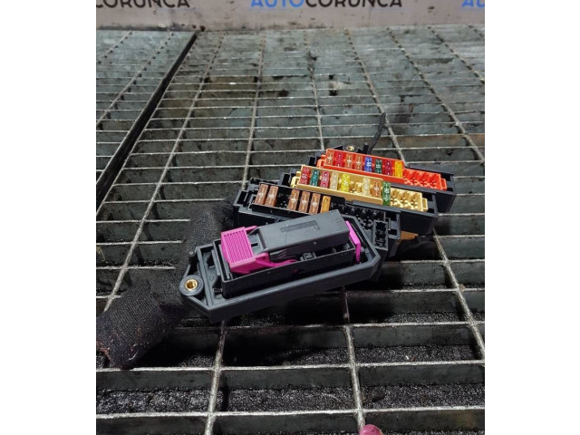   Pojistková skříňka    Audi Q7 4L 2007