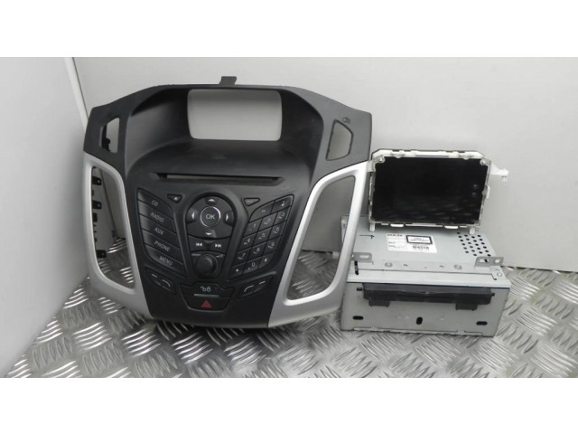 Радио/ проигрыватель CD/DVD / навигация