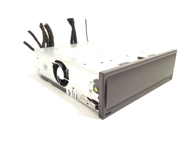 Радио/ проигрыватель CD/DVD / навигация