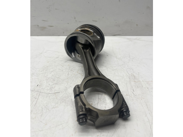  Поршень с шатуном    Volkswagen PASSAT B6  