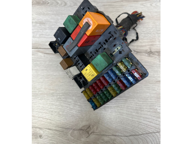 Блок предохранителей 643020   Ford Scorpio    