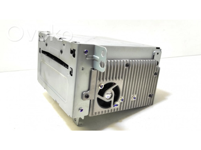 Радио/ проигрыватель CD/DVD / навигация