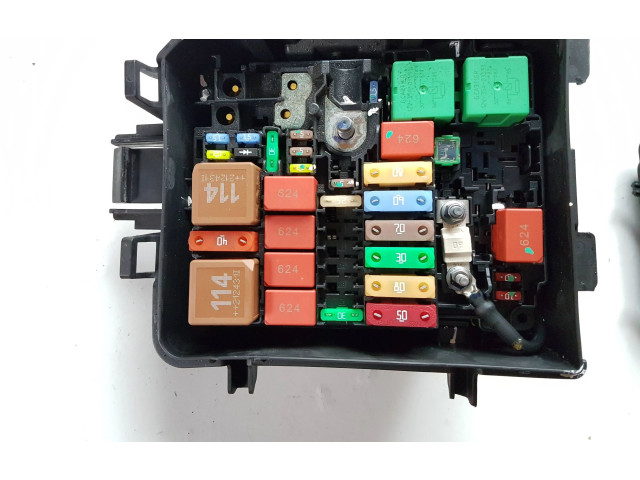 Блок предохранителей 9824510780, 9826717980 Peugeot 2008 II