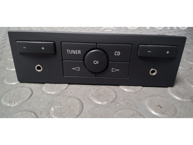 Pojistková skříňka Радио/ проигрыватель / навигация 13115968 Opel Zafira B 2006